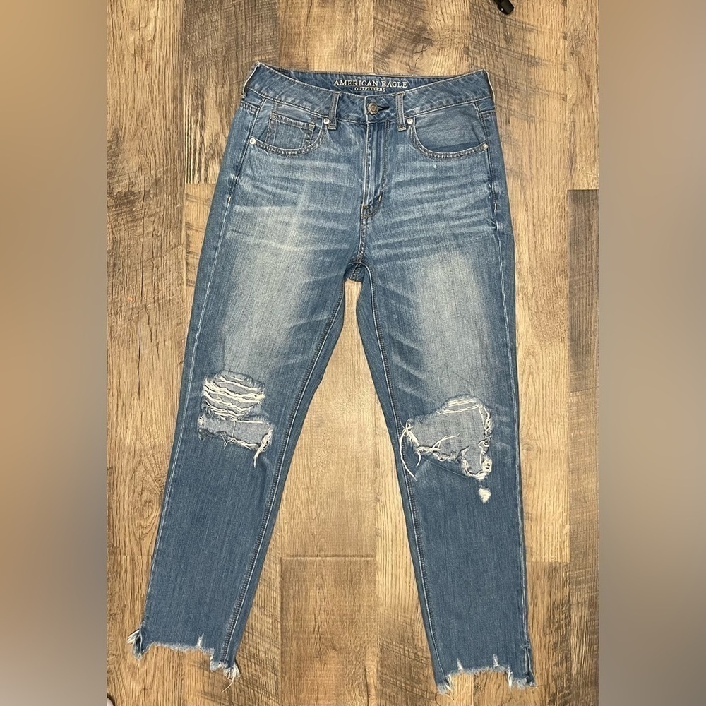 American Eagle High-Rise Distressed Tomgirl Jeans size 6 long